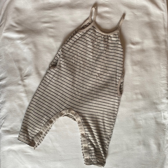 Old Navy jumper // kids items get 2 or more 50% off - Picture 1 of 1